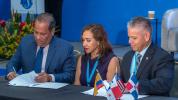 En la foto: Los Sres. Nelson Brens Castillo; Presidente de ASAPRA, Katya López; Vicepresidenta de la Región Andina – ASAPRA; y Erik Moncayo; Presidente Internacional de World BASC Organization, durante la firma del Memorando de Entendimiento (MOU) entre ambas organizaciones.