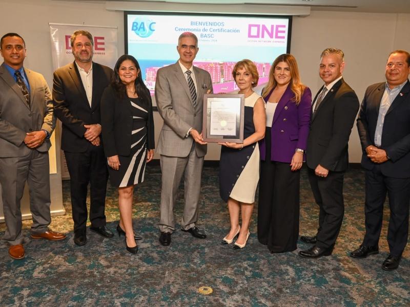 Momentos de la ceremonia de Certificación BASC a Ocean Network Express (ONE) en Ciudad de Panamá. 